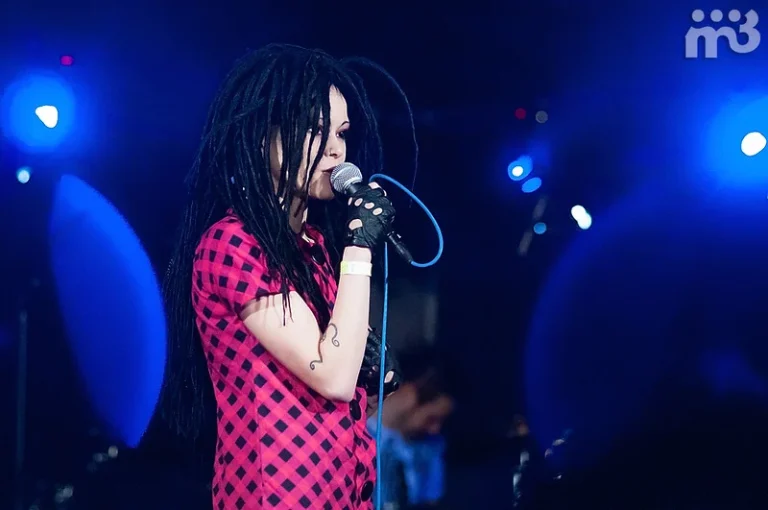 Nuki on stage, Music Town, Moscow, 24 March 2013 — photo 5 of 16