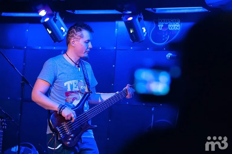 Nuki on stage, Music Town, Moscow, 24 March 2013 — photo 10 of 16