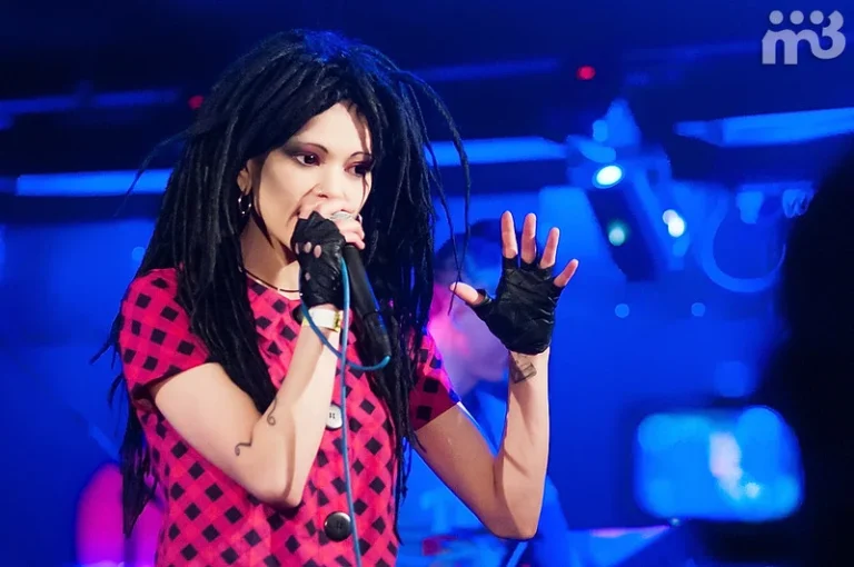 Nuki on stage, Music Town, Moscow, 24 March 2013 — photo 11 of 16