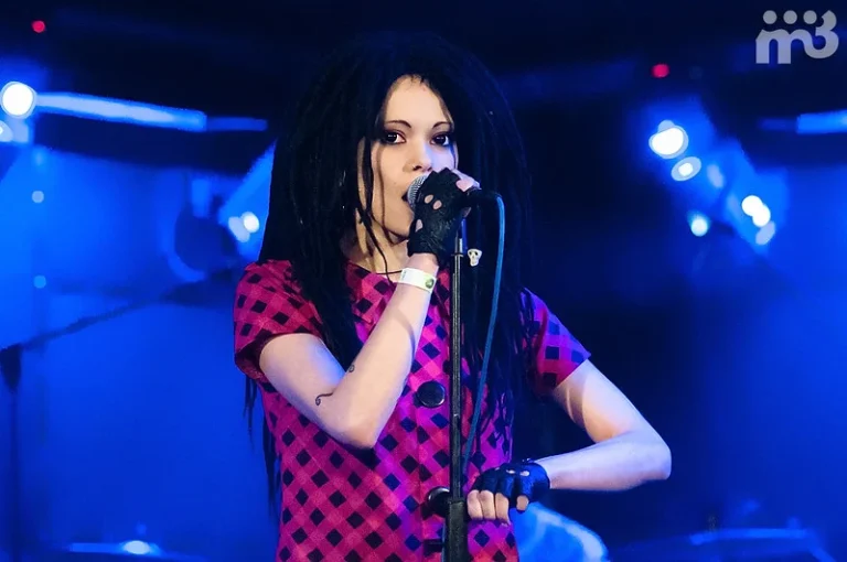 Nuki on stage, Music Town, Moscow, 24 March 2013 — photo 14 of 16