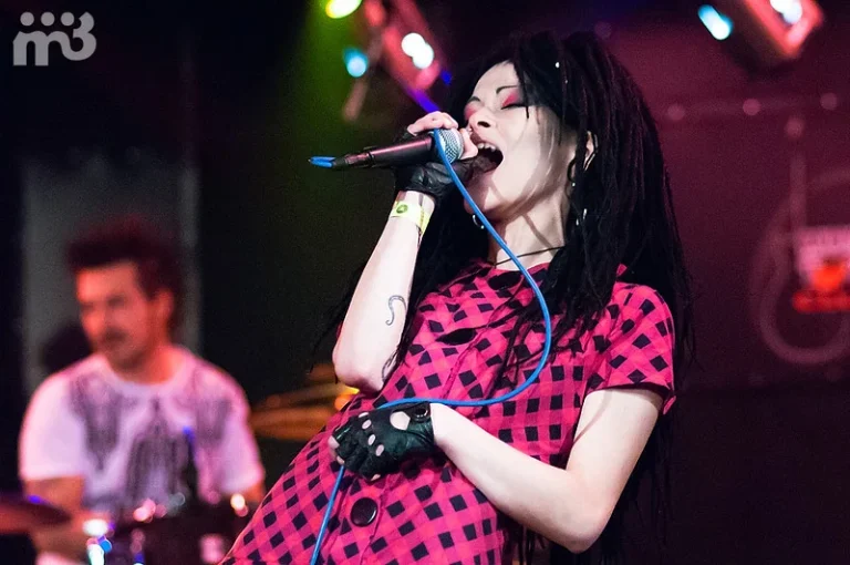 Nuki on stage, Music Town, Moscow, 24 March 2013 — photo 15 of 16