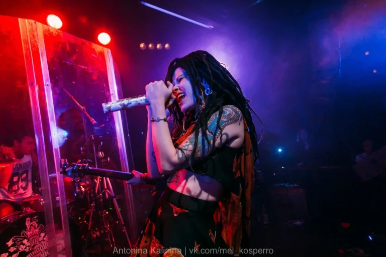Nuki on stage, 16 tonn, Moscow, 14 October 2015 — photo 3 of 12