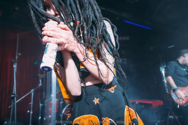 Nuki on stage, 16 tonn, Moscow, 14 October 2015 — photo 7 of 12