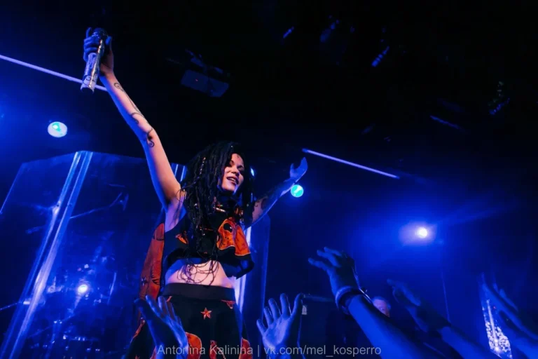 Nuki on stage, 16 tonn, Moscow, 14 October 2015 — photo 9 of 12