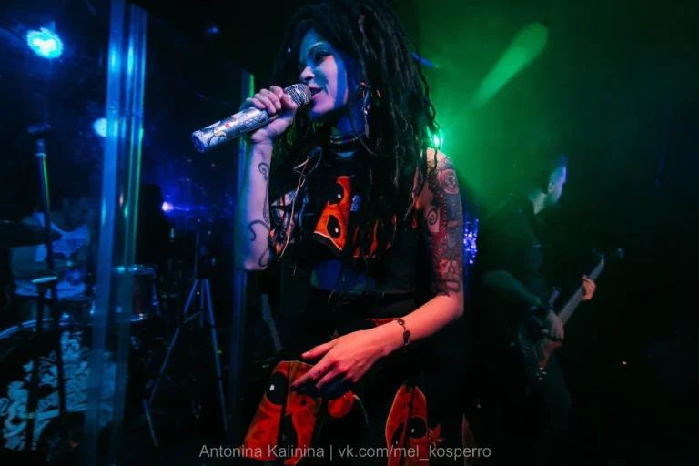 Nuki on stage, 16 tonn, Moscow, 14 October 2015 — photo 10 of 12