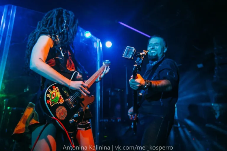 Nuki on stage, 16 tonn, Moscow, 14 October 2015 — photo 11 of 12