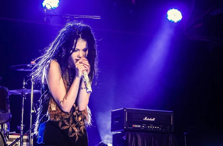 Nuki on stage, Arena Hall, Krasnodar, 11 December 2015 — photo 2 of 12