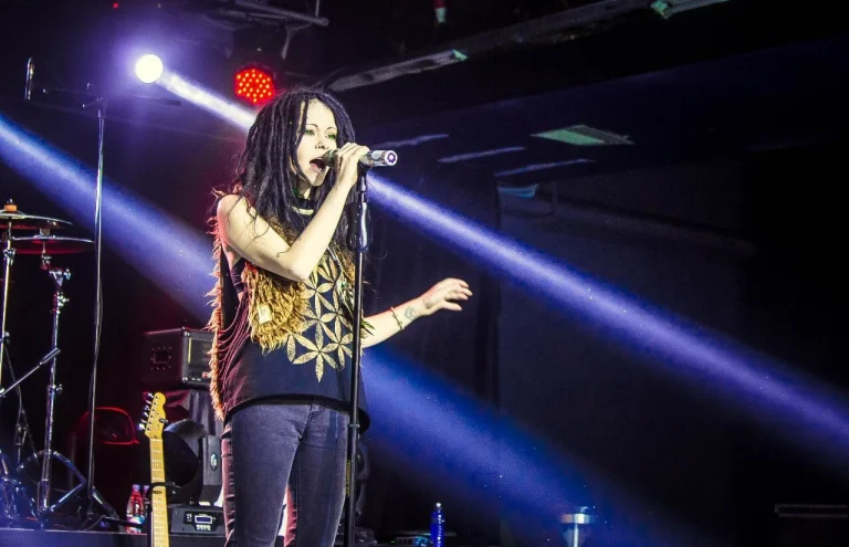 Nuki on stage, Arena Hall, Krasnodar, 11 December 2015 — photo 4 of 12
