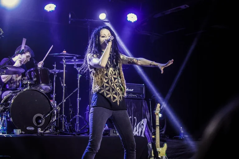Nuki on stage, Arena Hall, Krasnodar, 11 December 2015 — photo 10 of 12