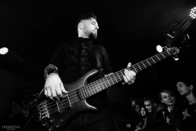 Nuki on stage, Nirvana, Yekaterinburg, 29 January 2016 — photo 2 of 12