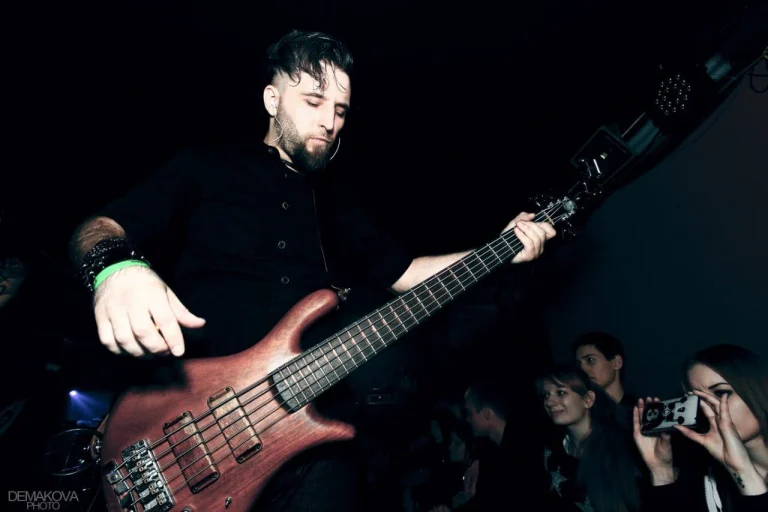 Nuki on stage, Nirvana, Yekaterinburg, 29 January 2016 — photo 4 of 12