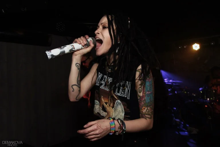 Nuki on stage, Nirvana, Yekaterinburg, 29 January 2016 — photo 6 of 12