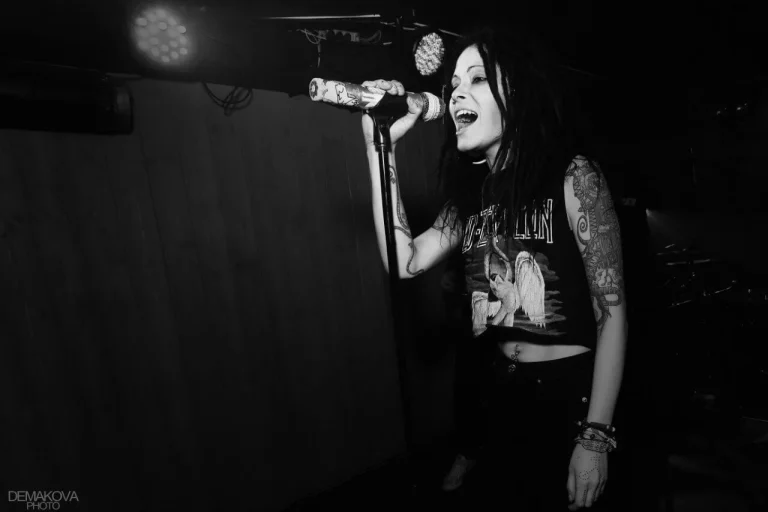 Nuki on stage, Nirvana, Yekaterinburg, 29 January 2016 — photo 7 of 12