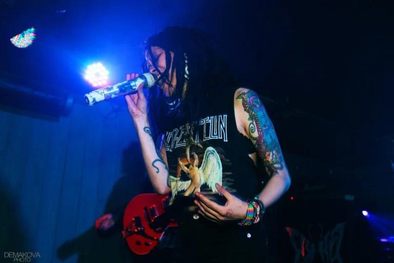 Nuki on stage, Nirvana, Yekaterinburg, 29 January 2016 — photo 8 of 12