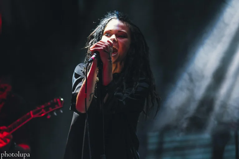 Nuki on stage, Stereo Hall, Moscow, 4 December 2016 — photo 9 of 12