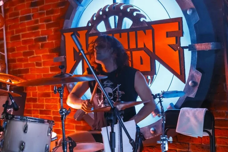 Nuki on stage, Machine Head, Saratov, 7 February 2018 — photo 2 of 12
