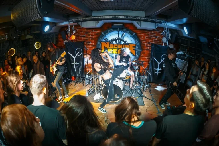 Nuki on stage, Machine Head, Saratov, 7 February 2018 — photo 8 of 12
