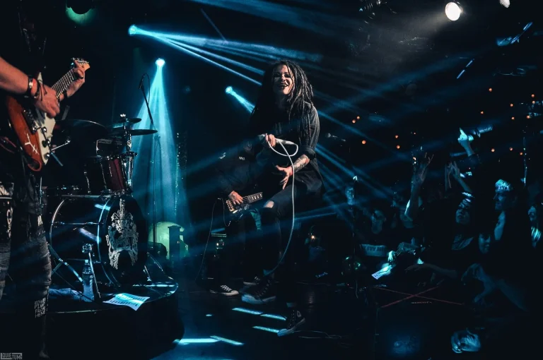 Nuki on stage, 16 tonn, Moscow, 7 June 2018 — photo 4 of 12