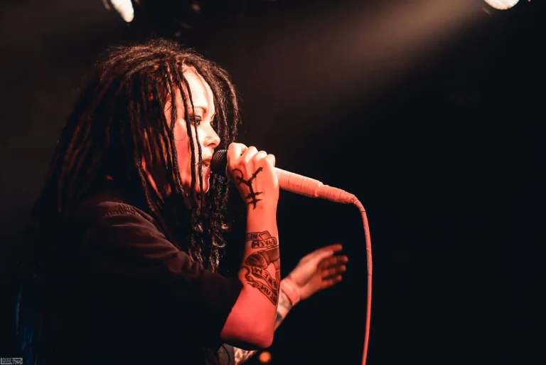 Nuki on stage, 16 tonn, Moscow, 7 June 2018 — photo 6 of 12