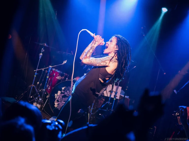Nuki on stage, 16 tonn, Moscow, 5 June 2019 — photo 3 of 12