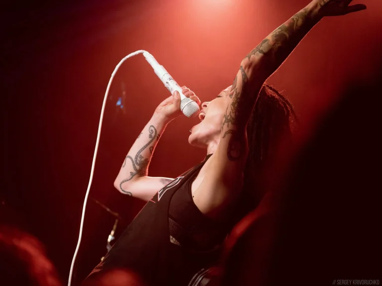 Nuki on stage, 16 tonn, Moscow, 5 June 2019 — photo 4 of 12