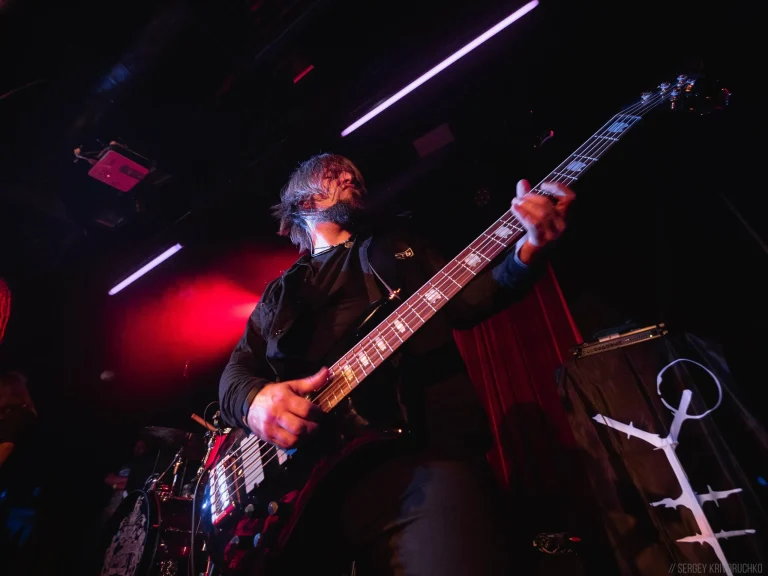 Nuki on stage, 16 tonn, Moscow, 5 June 2019 — photo 11 of 12