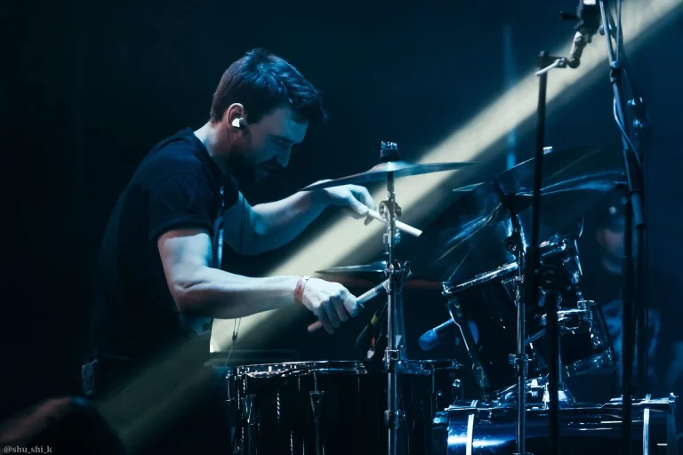 Nuki on stage, Avrora, Saint Petersburg, 27 February 2020 — photo 2 of 12