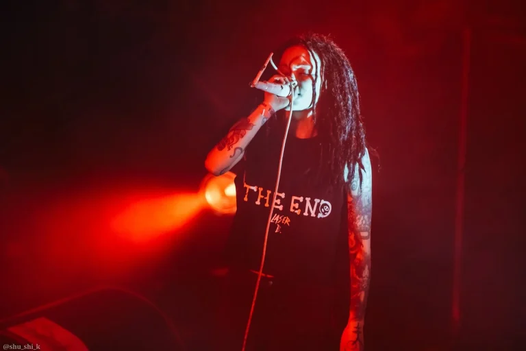 Nuki on stage, Avrora, Saint Petersburg, 27 February 2020 — photo 4 of 12
