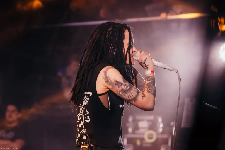 Nuki on stage, Avrora, Saint Petersburg, 27 February 2020 — photo 6 of 12