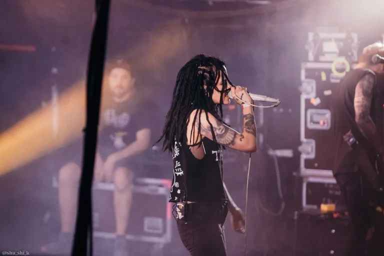 Nuki on stage, Avrora, Saint Petersburg, 27 February 2020 — photo 9 of 12