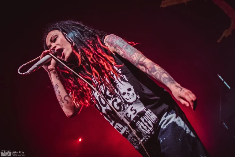 Nuki on stage, Avrora, Saint Petersburg, 19 November 2021 — photo 1 of 12