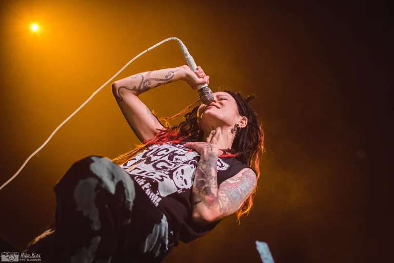 Nuki on stage, Avrora, Saint Petersburg, 19 November 2021 — photo 4 of 12