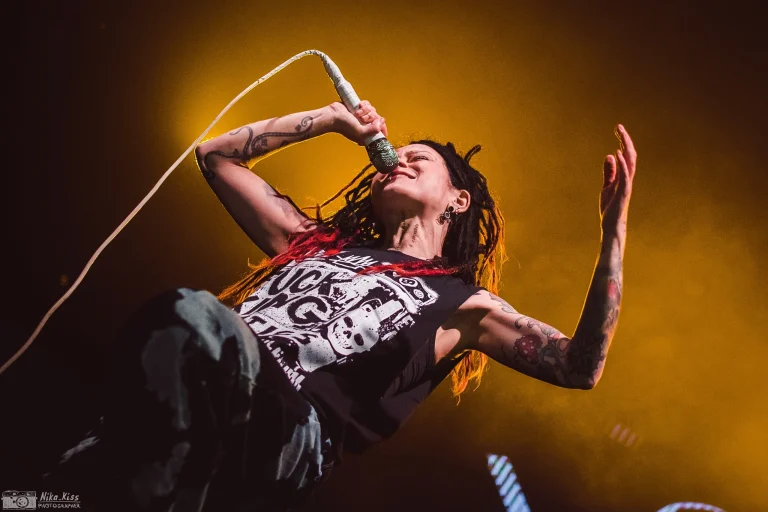 Nuki on stage, Avrora, Saint Petersburg, 19 November 2021 — photo 11 of 12