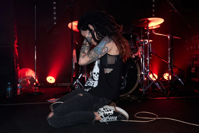 Nuki on stage, Alcatraz, Nizhny Novgorod, 26 November 2021 — photo 2 of 12
