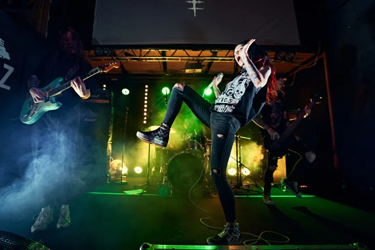 Nuki on stage, Alcatraz, Nizhny Novgorod, 26 November 2021 — photo 5 of 12