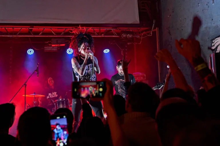 Nuki on stage, Alcatraz, Nizhny Novgorod, 26 November 2021 — photo 8 of 12