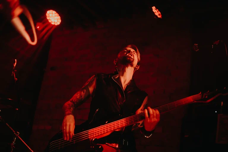 Nuki on stage, Club Ts, Yekaterinburg, 25 March 2023 — photo 4 of 12